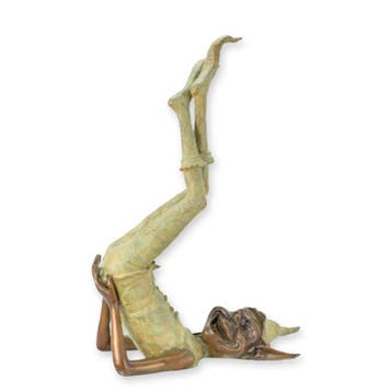 A BRONZE SCULPTURE OF A GOBLIN WITH FEET IN THE AIR, Verzenden, Nieuw