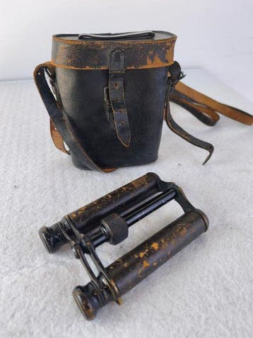 Vintage verrekijkers met leren etui – opticien Otto