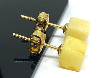 The Golden Cube - melkachtig geel Baltisch amber