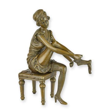 A BRONZE SCULPTURE OF A WOMAN PUTTING ON HER SOCKS, Verzenden, Nieuw