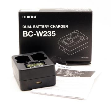 Fujifilm BC-W235 Externe USB Dubbel Lader (Occasion), Audio, Tv en Foto, Accu's en Batterijen, Ophalen of Verzenden, Zo goed als nieuw