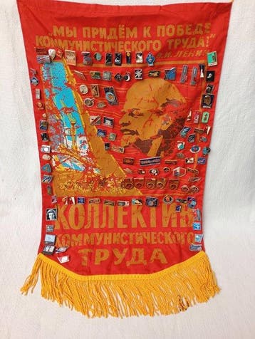Collectie van 105 insignes – Gagarin, Sputnik, programma’s