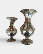 Vaas (2) - klassiek - verzilverde zware messing. -