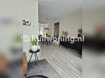 Woning met 3slk en tuin en eigen oprit. (Grootebroek)