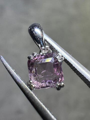 Hanger van natuurlijk geslepen spinel + 925 zilver - 2,35