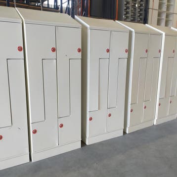 4-deurs Oostwoud ruimte besparende Z-lockerkast - 220x80x50, Ophalen of Verzenden, Nieuw