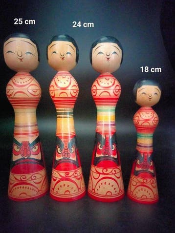set vintage Japanse Tsugaru-stijl Kokeshi met