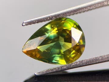 Blauw, Geel, Groen Saffier - 2.32 ct - Gem research Swiss, Nieuw
