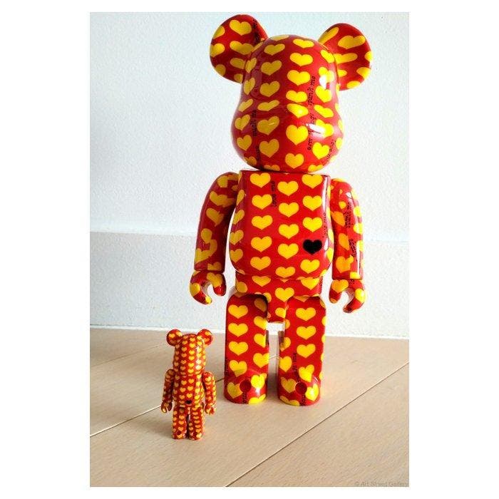 Medicom Toy - BE@RBRICK Yellow Heart Reverse Ver. 100% &, Antiek en Kunst, Kunst | Designobjecten