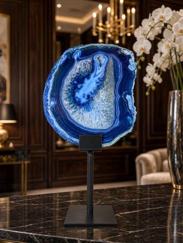 LARGE - rare blue agate on stand Geode - Hoogte: 270 mm -