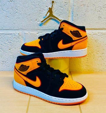 Air Jordan - One Mid Black Vivid Orange P37,5 - Sneakers -, Nieuw