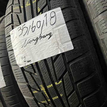 2 x Nankang 235-60-18 Winterbanden 7mm, Auto-onderdelen, Banden en Velgen, 18 inch, Gebruikt, 235 mm, Band(en)