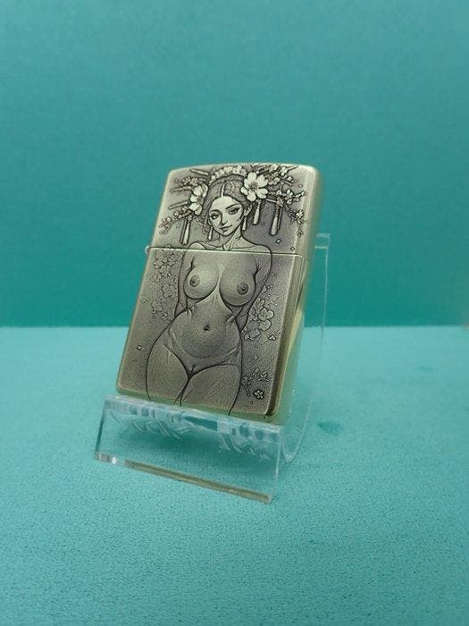 Zippo - Zippo Custom - Geisha - Zonder minimumprijs -, Verzamelen, Rookartikelen, Aanstekers en Luciferdoosjes