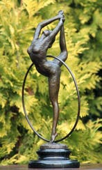 sculptuur, Ballerina in hoepel - 40 cm - brons marmer