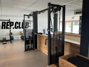 Online veiling: Dubbele kabelstation, lat pulldown/low row, Sport en Fitness, Fitnessapparatuur, Gebruikt