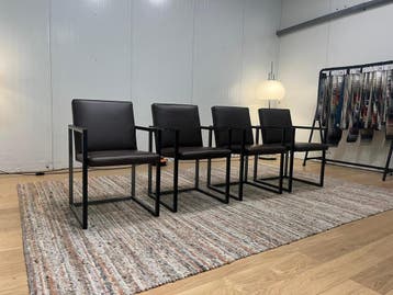 NIEUWSTAAT 4x Leolux Window Eetkamerstoel Leer, Huis en Inrichting, Stoelen, Bruin, Leer, Ophalen of Verzenden, Zo goed als nieuw