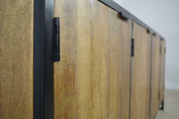 Dressoir massief Mango metaal 220cm br. voorraad actie prijs, Huis en Inrichting, Overige houtsoorten, Trendy industriële Industrieel vitrinekast glas metaal voorraad