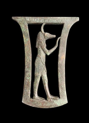 Oud-Egyptisch Ceremoniële bronzen bijl met Anubis
