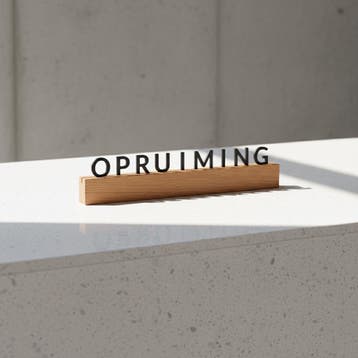 Oacklux Kana Letterhouder Eikenhout 300 mm - Zwarte letters, Nieuw in verpakking