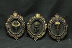 Wanddecoratie - Set van 3 handgemaakte gotische muurreliefs, Antiek en Kunst