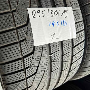 2 x Pirelli Sottozero 295-30-19 Winterbanden 7mm, 19 inch, Gebruikt, 295 mm, Band(en)