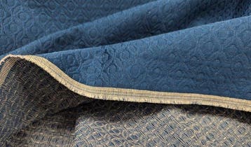 Blu profondo, eleganza senza tempo – Yamadori Top by Luxury