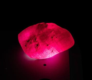 Duivenbloed robijn topkwaliteit MAURITANIË - 27.00 karaat -, Verzamelen, Mineralen en Fossielen