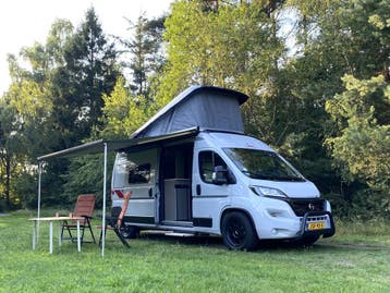 Stoere Buscamper huren | 4 personen | automaat, Caravans en Kamperen