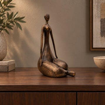 Beeld, A seated abstract woman - 28 cm - Brons