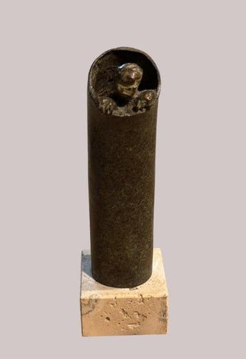 Jesús García Lorente (1961) - sculptuur, The Stowaway - 15