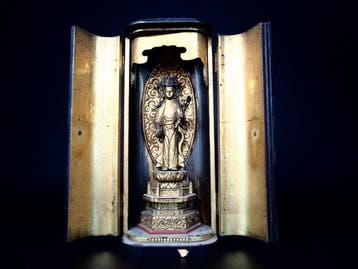 Antique Japanese Kannon Bosatsu in a Lacquered Zushi - Beeld, Antiek en Kunst