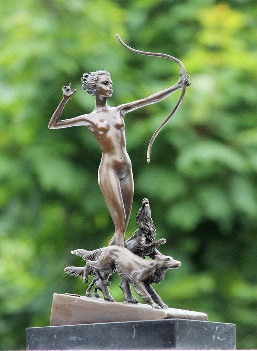 Beeld, diana hunting with two dogs - 32 cm - brons marmer, Antiek en Kunst, Kunst | Designobjecten