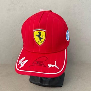 Ferrari - Formule 1 - Lewis Hamilton - 2025 - Pet, Verzamelen, Nieuw
