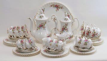 Royal Albert, decor «Moss Rose», serie «Montrose» - Koffie-