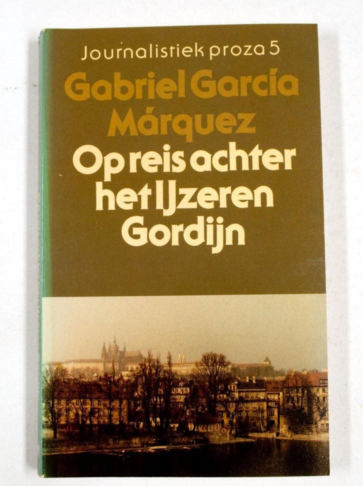 Op reis achter het ijzeren gordijn 9789029015806, Boeken, Romans, Gelezen, Verzenden