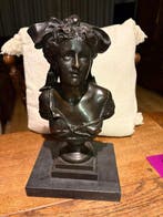 sculptuur, Jonge vrouw - 36 cm - Gepatineerd brons, Antiek en Kunst, Antiek | Keramiek en Aardewerk