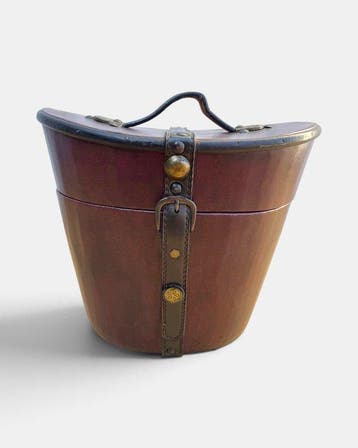 Decoratief ornament - Europa - Hat box / hat bucket, Antiek en Kunst