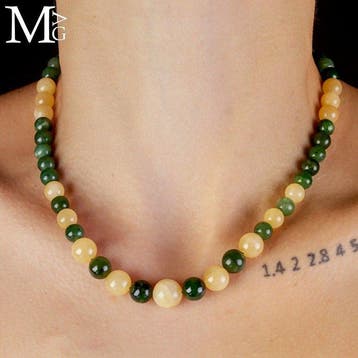 Natuurlijke diepgroene nefrietjade en gele calciet -