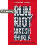 Run, Riot 9781444940688 Nikesh Shukla, Verzenden, Zo goed als nieuw, Nikesh Shukla