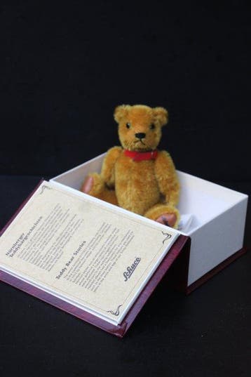Schuco Teddy Bear Stories Nürnberg - Teddybeer Tricky