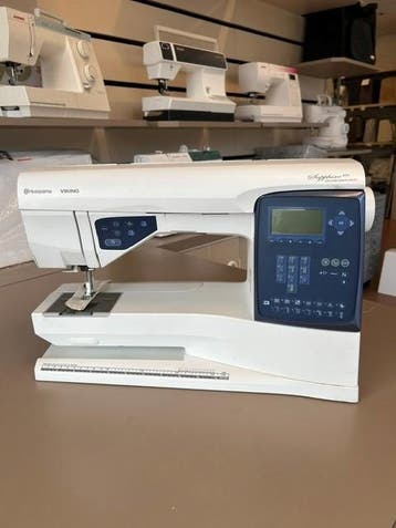 Husqvarna Sapphire 830 bij de naaimachinespeciaalzaak, Hobby en Vrije tijd, Naaimachines en Toebehoren, Gebruikt, Naaimachine