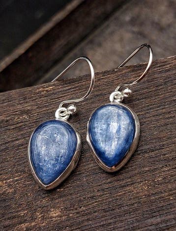 Oorbellen met haakje in 925 sterlingzilver met kyaniet,