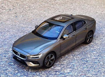 Paudi Model 1:18 - Modelauto - Volvo S60 T5 - 2020, Hobby en Vrije tijd, Nieuw