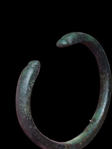 Oud-Grieks Brons, Stunning penannular D-section Armband