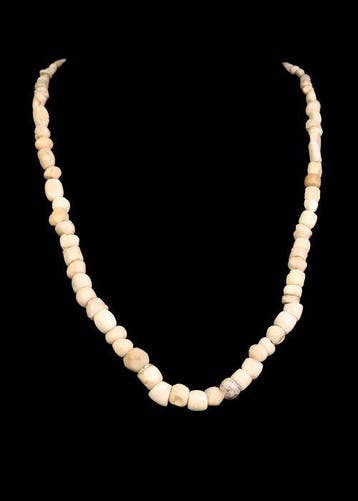 West-Aziatisch Witte hardsteen en schelp Kralenketting