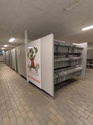 Ca. 15 meter Dubbelzijdige kleedruimte-module — 23x kleed