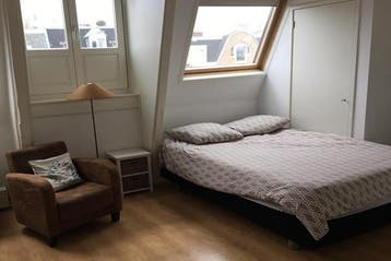 Studio Albert Cuypstraat in Amsterdam, Huizen en Kamers, Kamers te huur, Minder dan 20 m², Amsterdam