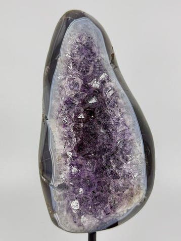 Quality polished agate amethyst on stand Kristal - Hoogte:
