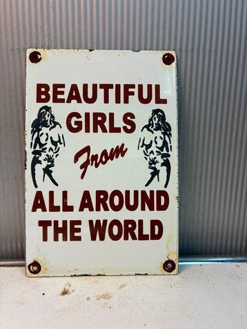 Beautiful Girls from All Around the World – emaille