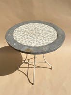 Tafel - Metaal, Steen, Marmer - Een vintage tafel met